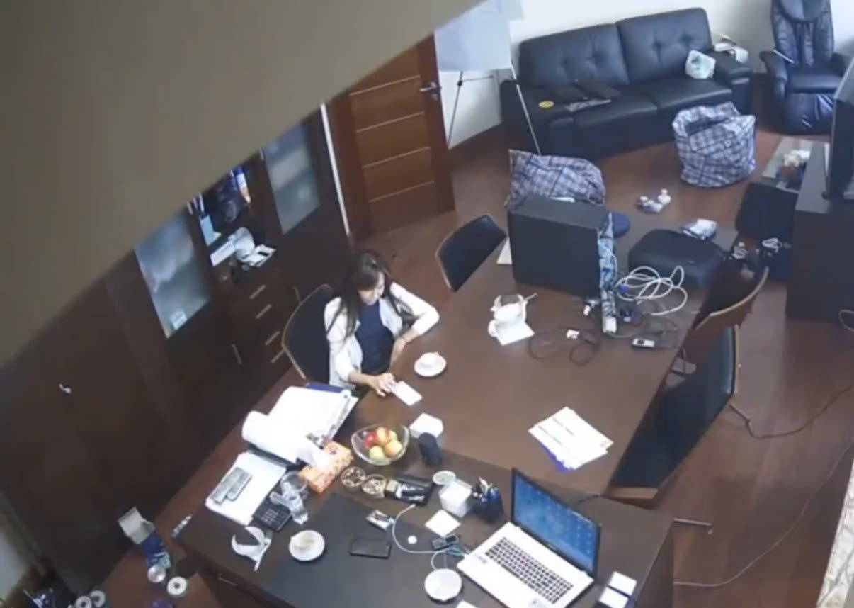 Căn phòng nóng nhất lúc này 😱 Chắc giờ này anh chồng đang họp gia đình rồi nhỉ