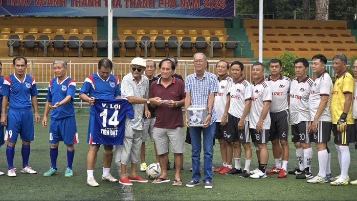 Cựu tuyển thủ bóng đá vừa qua đời