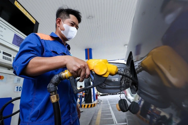 Giá xăng dầu hôm nay 28.3.2026: Thế giới tăng hơn 6%, dầu Brent tiến 115 USD/thùng