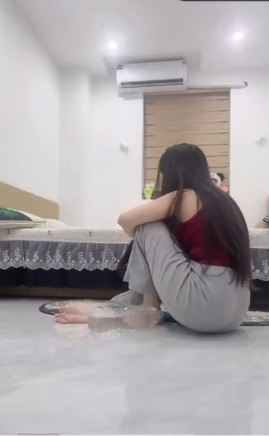 Camera ghi lại sự việc khó hiểu của cô công nhân