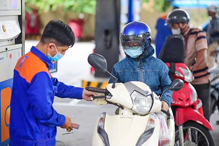 Vừa công bố điều hành xăng dầu lúc rạng sáng, Bộ Công Thương tiếp tục có thông báo mới