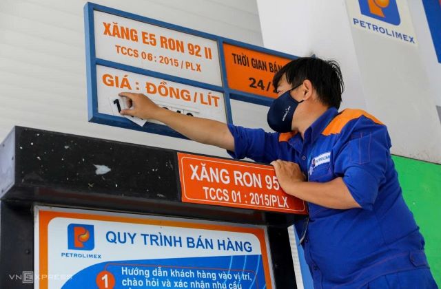 Giá xăng dầu hôm nay chiều 25/3: Bất ngờ lao dốc, có loại giảm hơn 4.000 đồng/lít