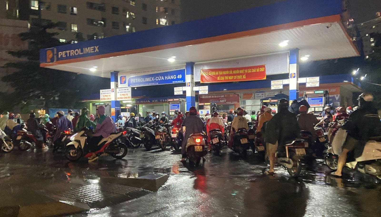 Giá xăng dầu hôm nay 29/3: Tăng cực mạnh