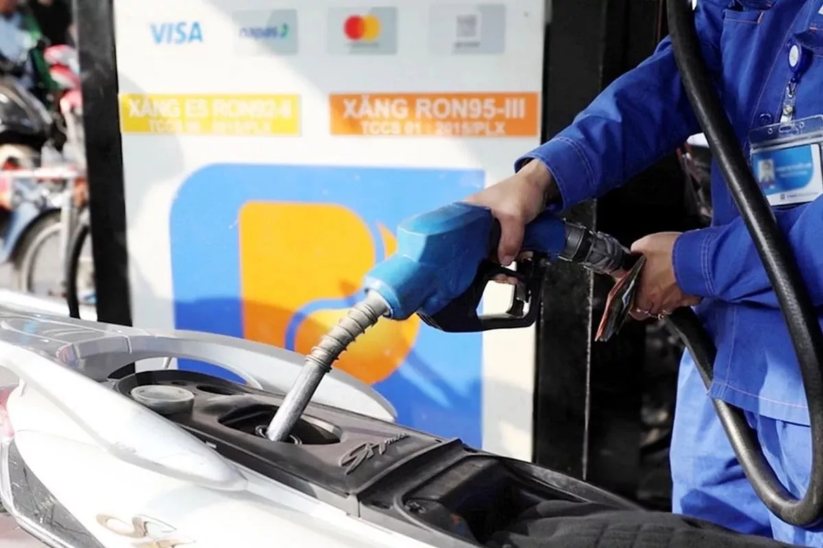 Giá xăng dầu hôm nay 9/4/2026: xăng RON95-III – Dầu diesel đồng loạt giảm