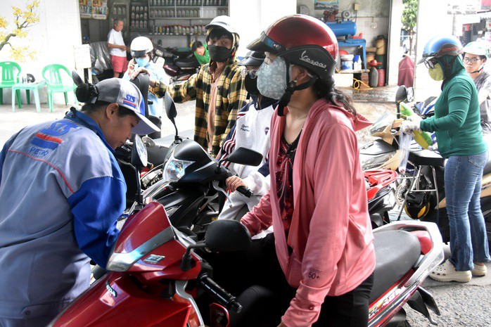 Ngân sách có thể tạm ứng bù cho giá xăng dầu từ 4.000 – 5.000 đồng mỗi lít